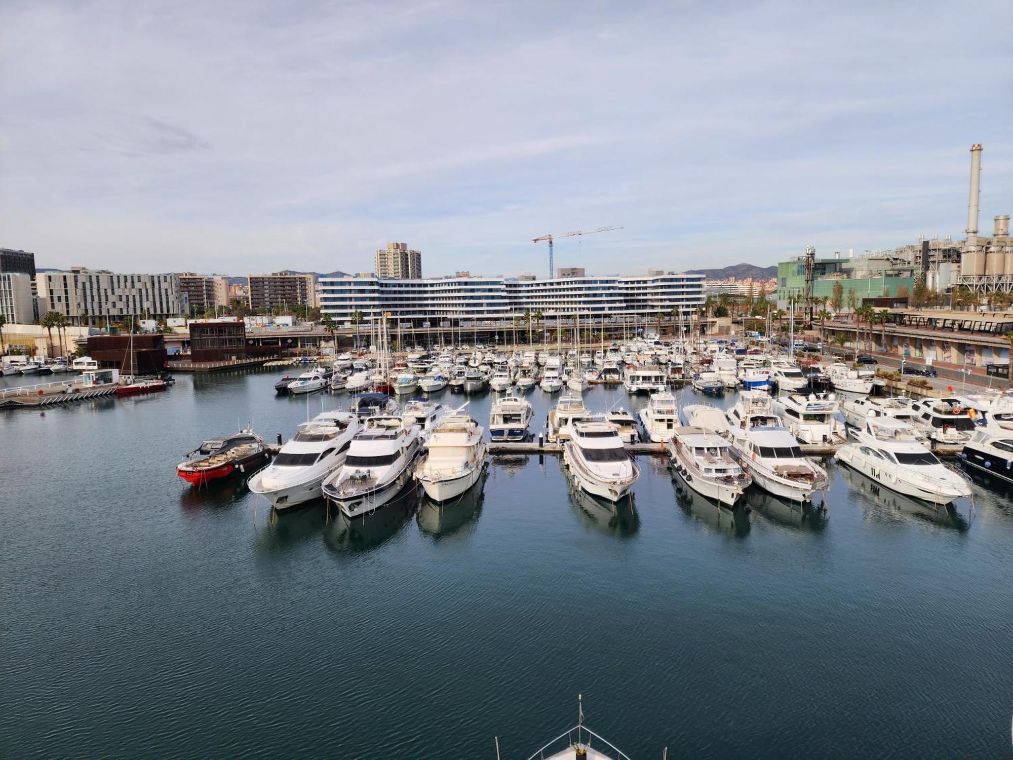 Hotel Floating In The Sea Sant Adria de Besos Exterior foto